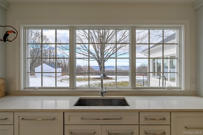 Building Photo - 159 Old Quaker Hill Rd