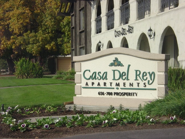 Building Photo - Casa Del Rey