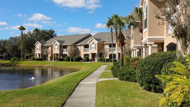 Building Photo - 8134 Colonial Village Dr