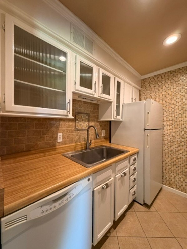 Building Photo - 801 Eastmont Dr