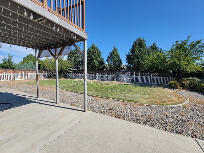 Building Photo - 476 Satus St