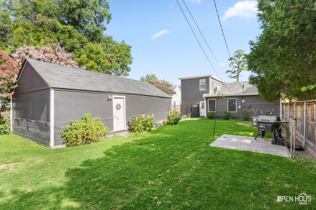 Building Photo - 1801 Ardath Ave