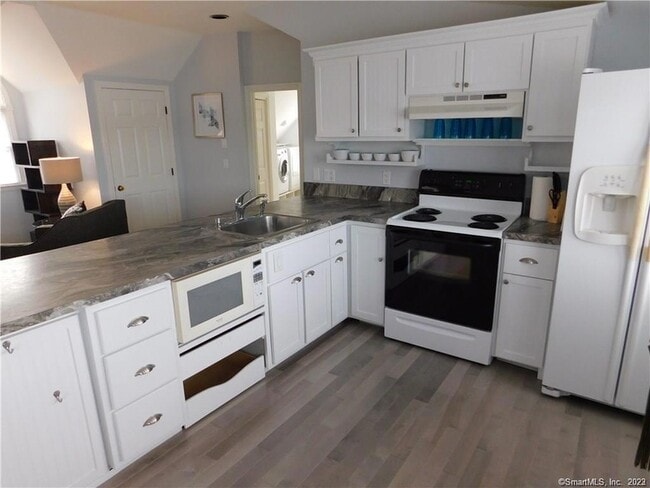 Building Photo - 14 Rocky Point Rd