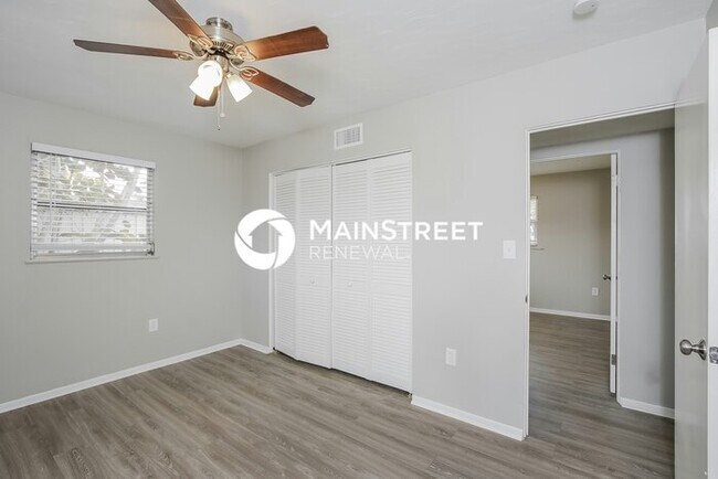 Building Photo - 3 Bedroom Pet-Friendly Home in Sarasota, FL with Main Street Renewal
