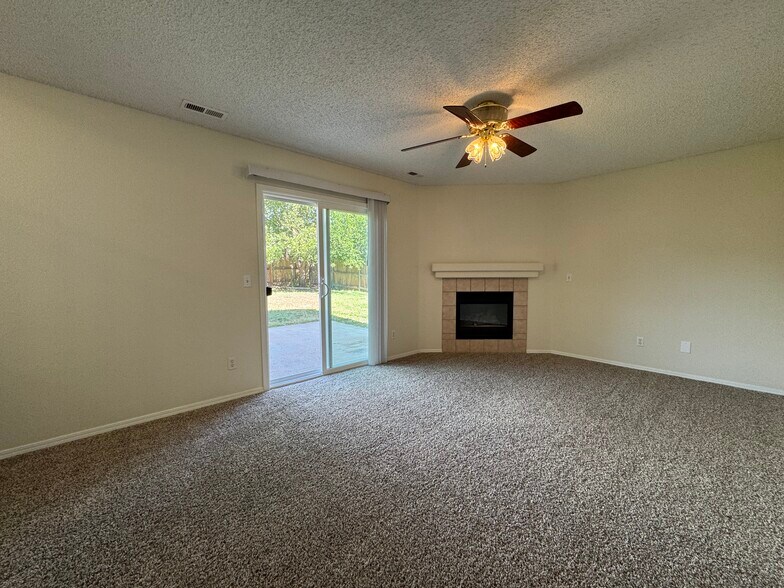 Building Photo - 879 Barn Owl Dr