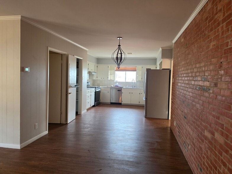 Building Photo - 749 San Patricio Ave