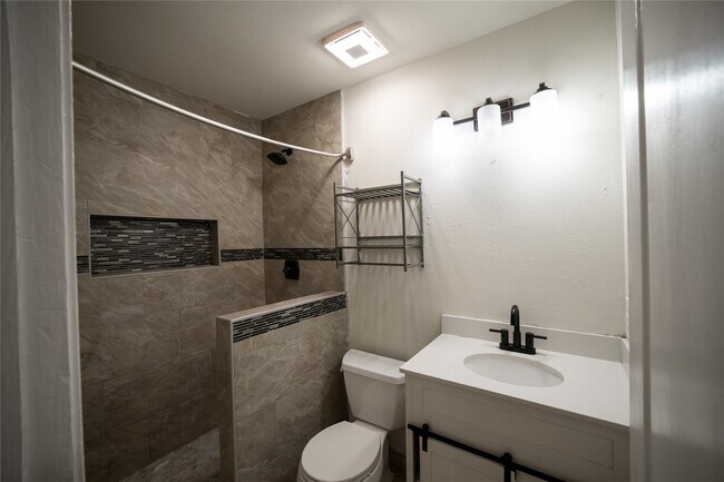 Building Photo - 3343 Bandell Dr