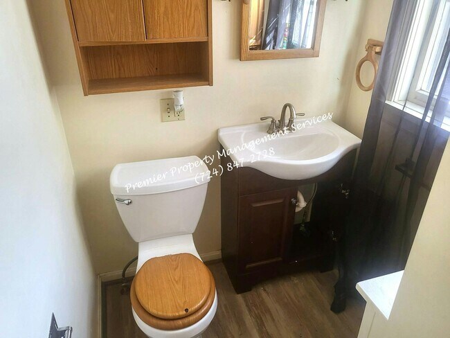 Building Photo - 919 6th Ave