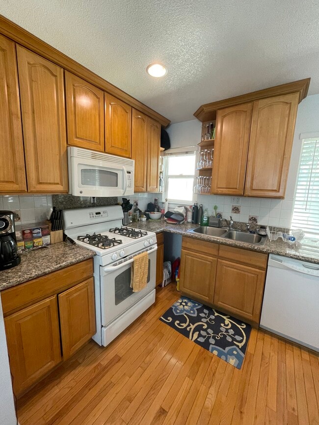 Kitchen - 1410 33rd St