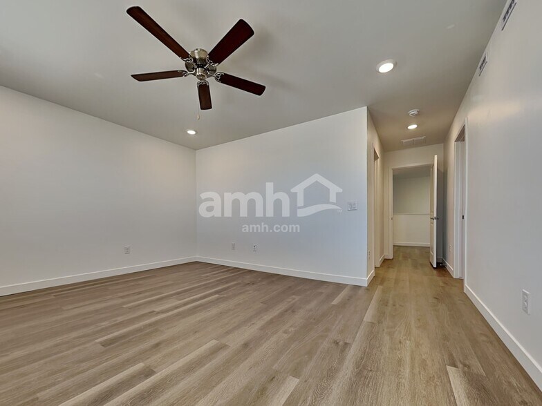 Building Photo - 9549 Harkes Dr