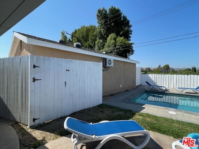 Building Photo - 2615 Elizondo Ave