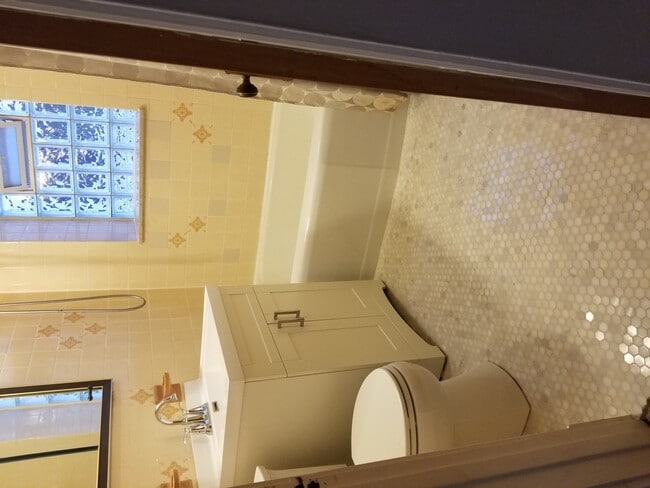 Building Photo - 4037 N Long Ave