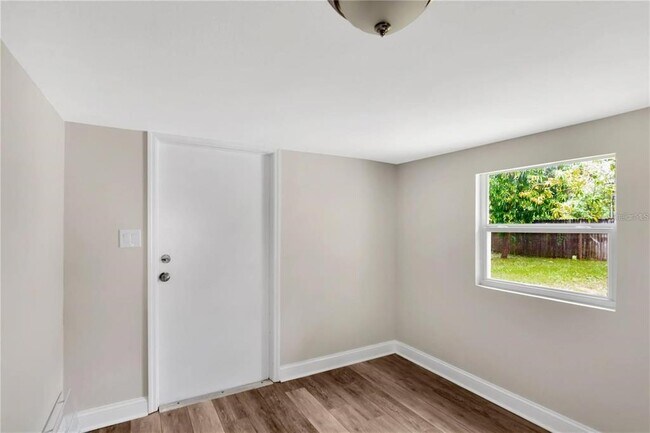 Building Photo - 4105 W Mango Ave