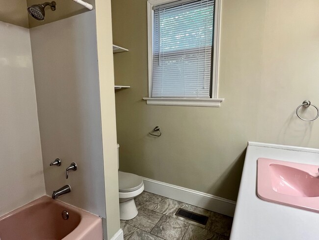 Building Photo - 306 E Scarritt St