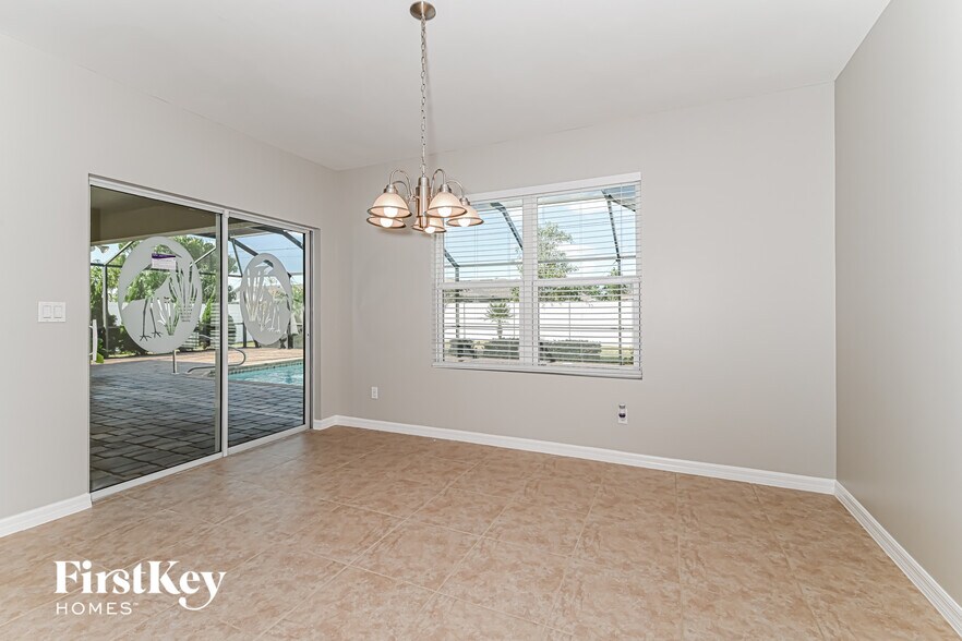 Building Photo - 1716 SW 1st Ave