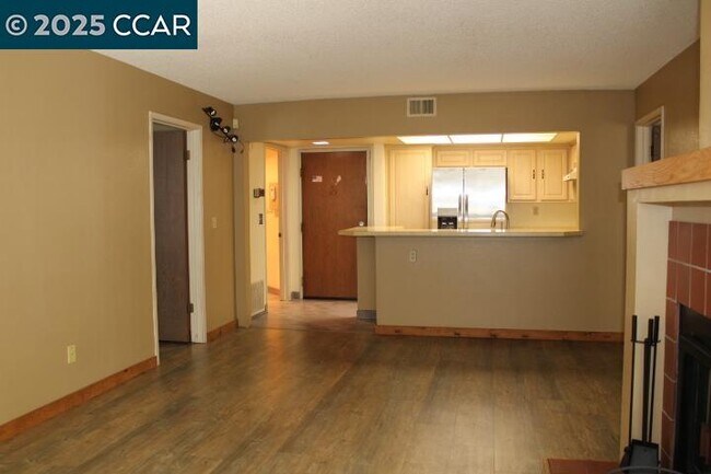 Building Photo - 1000 Evergreen Ter