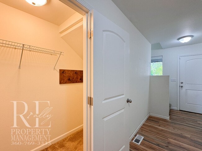 Building Photo - 4250 SE Horsehead Way