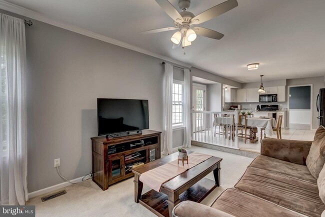 Building Photo - 583 Henderson Rd