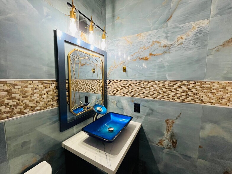 Building Photo - 8709 E Gail Rd