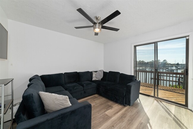 Building Photo - 717 Davis Rd