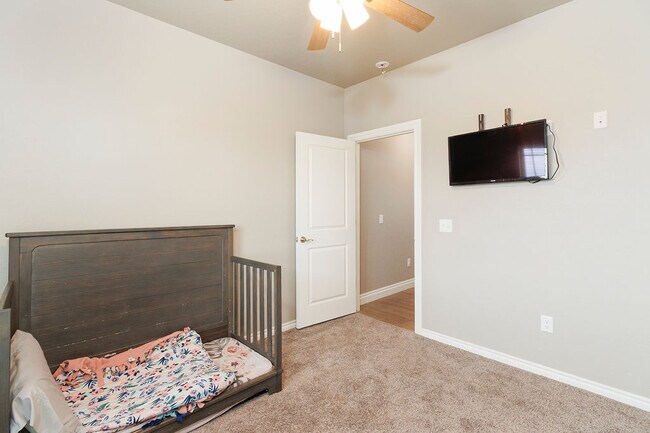 Building Photo - 13806 NE Lafayette Dr
