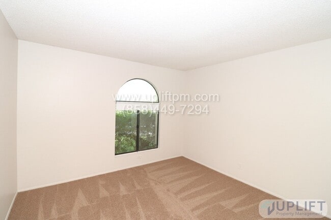 Building Photo - 3 Bed, 2 Bath Home w/ Central HVAC, 2 Car ...