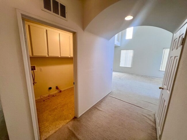 Building Photo - Large 4 bedroom Murrieta home with a loft ...