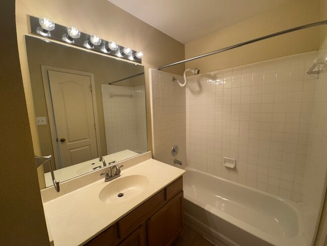 Building Photo - 11901 Swearingen Dr