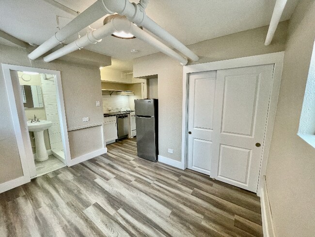 Building Photo - 1575 N Gaylord St