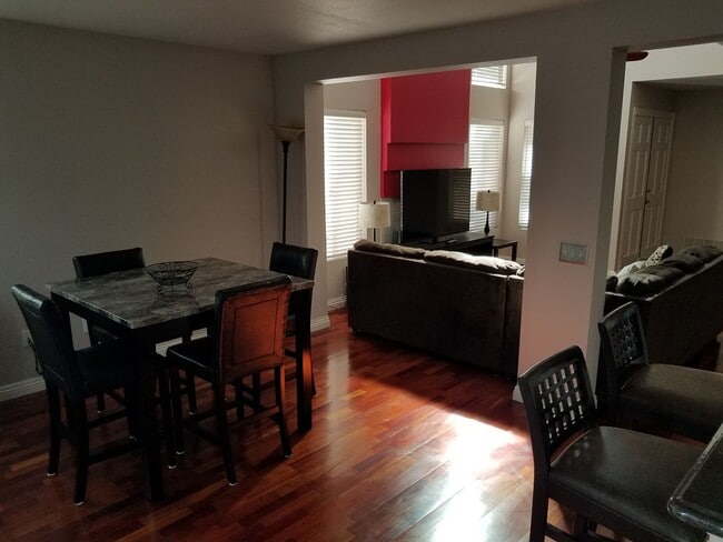Building Photo - Gorgeous 3 Bed, 2.5 Bath Townhome In Ranch...