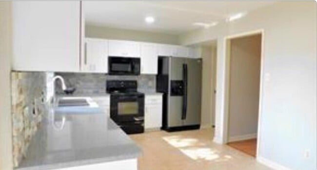 Building Photo - 14319 Whitecross Dr