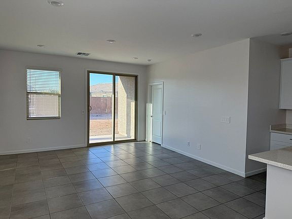 Building Photo - Move in today and enjoy