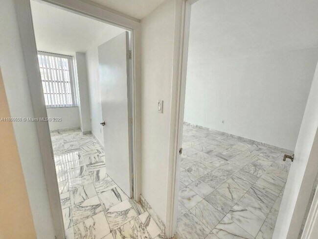 Building Photo - 18051 Biscayne Blvd