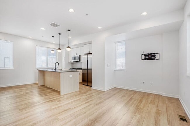 Building Photo - 3101 W 47th Ave