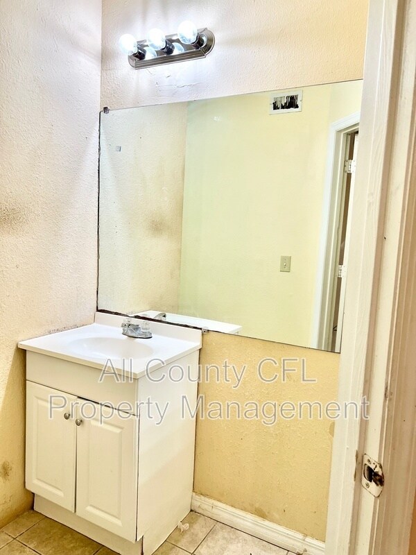 Building Photo - 401 Fountainhead Cir