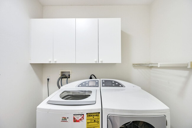 Building Photo - 1580 Clermont Dr