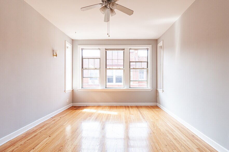 Building Photo - 540 W Aldine Ave