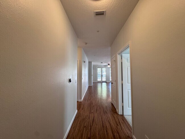 Building Photo - Bright and Inviting 3 bedroom, 2 Bath Condo in Desirable Baldwin Park