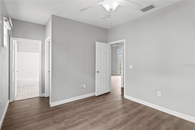 Building Photo - 501 Knights Run Ave