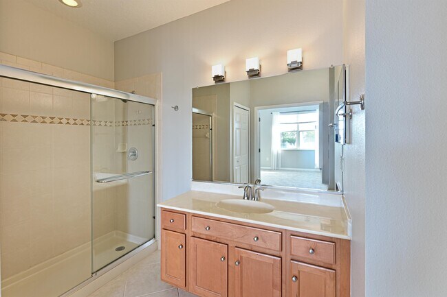 Building Photo - 3566 Parkridge Cir