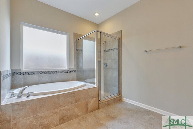 Building Photo - 136 Waverly Way