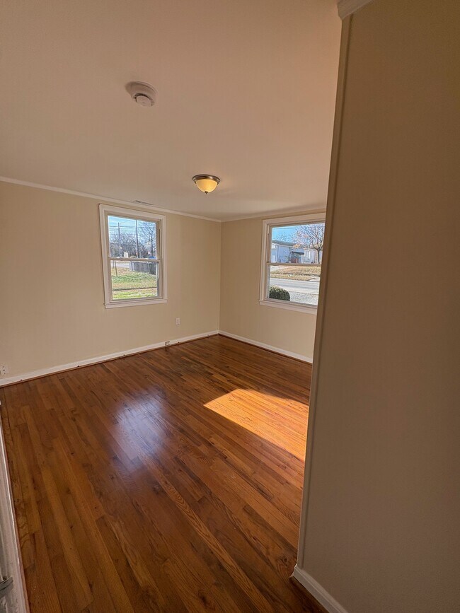 Building Photo - 2203 S Benbow Rd