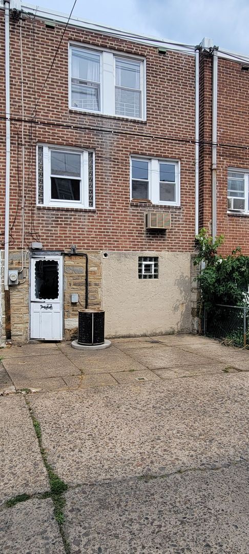 Building Photo - 4424 Marple St