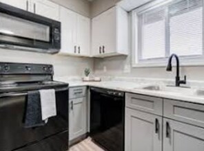 Building Photo - 3201 Fairfield Ave