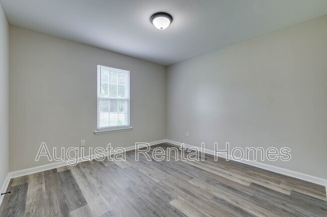 Building Photo - 37 Conifer Ct
