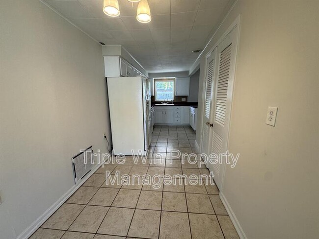 Building Photo - 6403 Inlet Ct