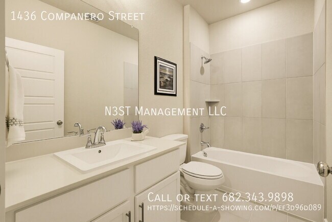 Building Photo - 1436 Companero St