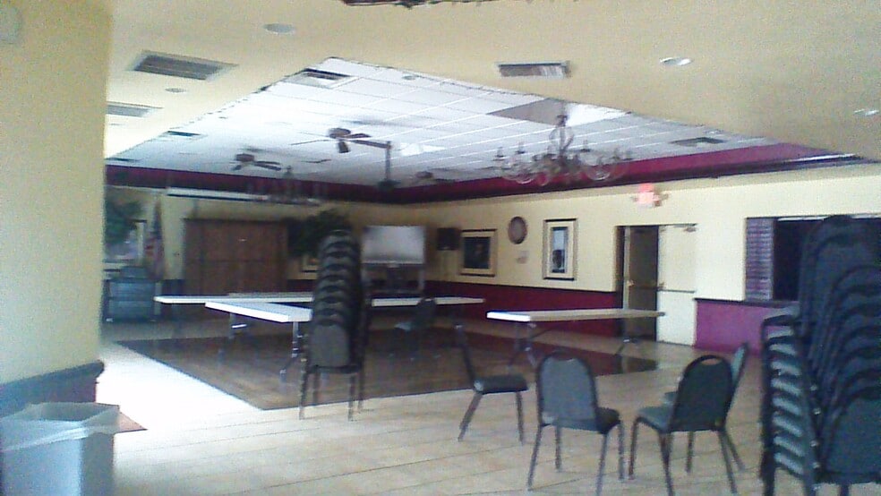 Lounge - 7910 E Camelback Rd