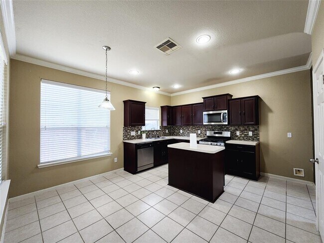 Building Photo - 5827 Eatons Creek Tr