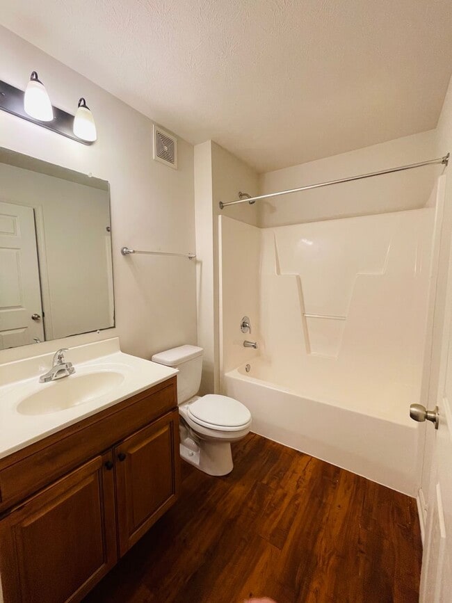 Building Photo - One Bedroom Garden Apartment - Top Floor!!